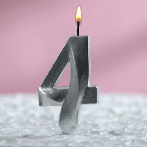 Свеча цифра "4", серебряный металлик Свеча цифра "4", серебряный металлик